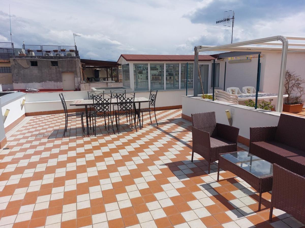 Apartamento Raggio Di Sole Nápoles Exterior foto